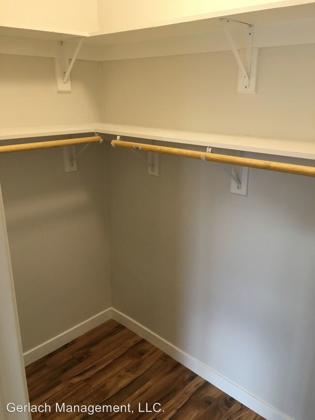 Building Photo - 4933 Echo St