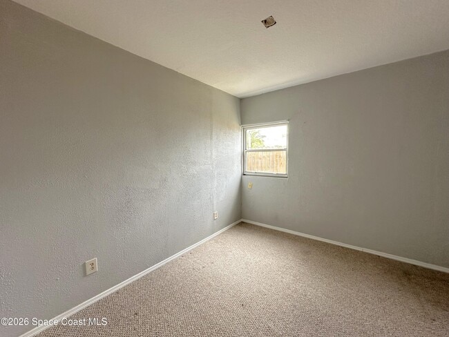 Building Photo - 1082 Madrid Rd