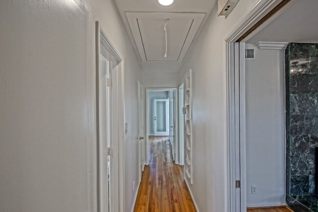 Building Photo - Incredibly Charming & Bright 3BR2BA Home w...