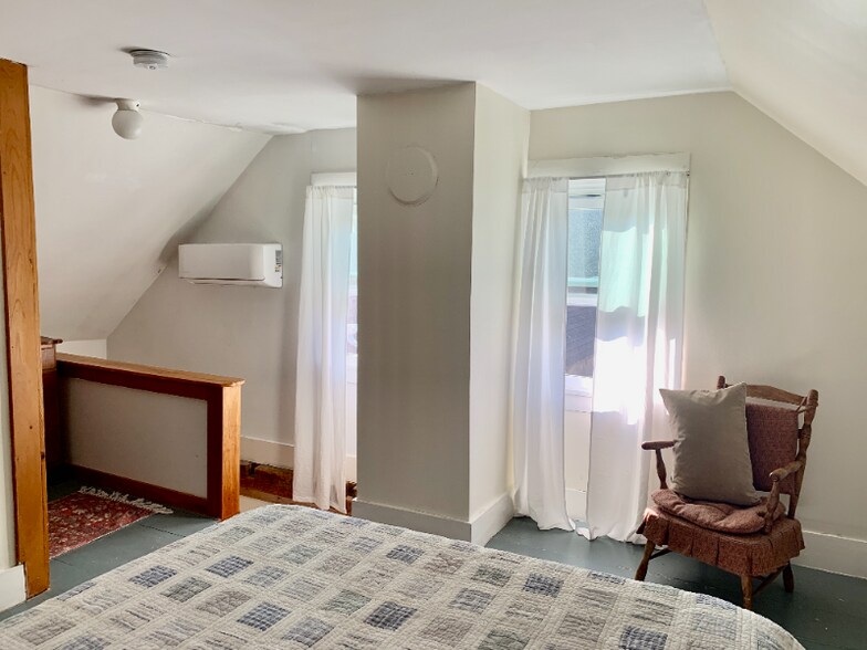 Building Photo - 3 Smith Hill Rd