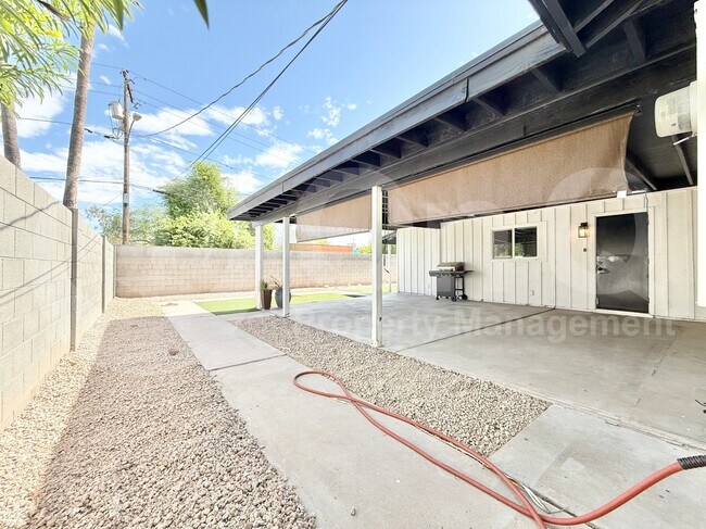 Building Photo - 1725 W Mitchell Dr