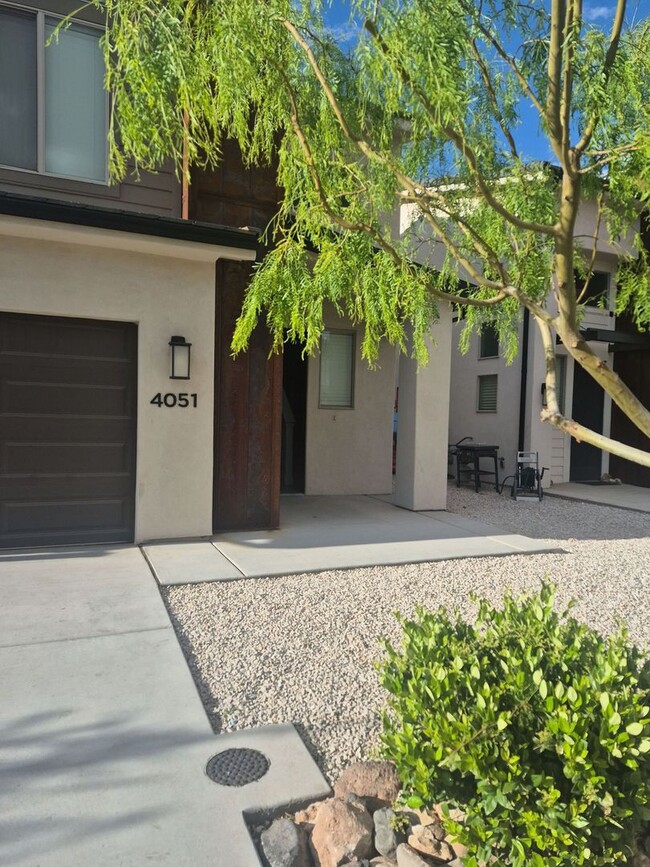 Building Photo - 4051 Cerro Wy