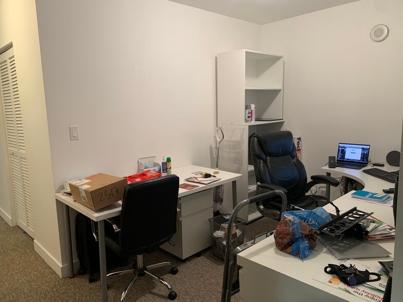 Den/Office/3rd bdrm - 1111 SW 1st Ave
