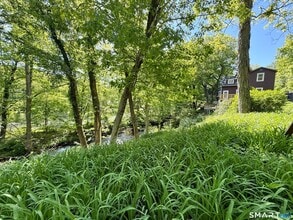 Building Photo - 154 Silvermine Ave