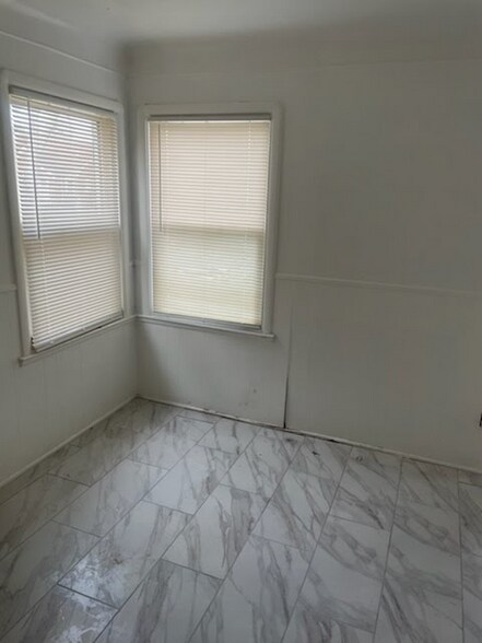 Building Photo - 12110 Laing St