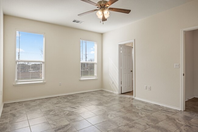 Building Photo - 805 Sandhill Branch Dr