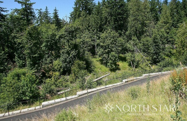Building Photo - Stunning Renaissance at Peterkort Woods To...
