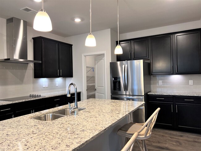 Building Photo - 1011 Altavista