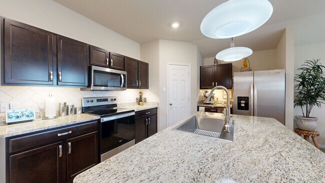 Building Photo - Stunning 4 bedroom home in pristine condition!!!