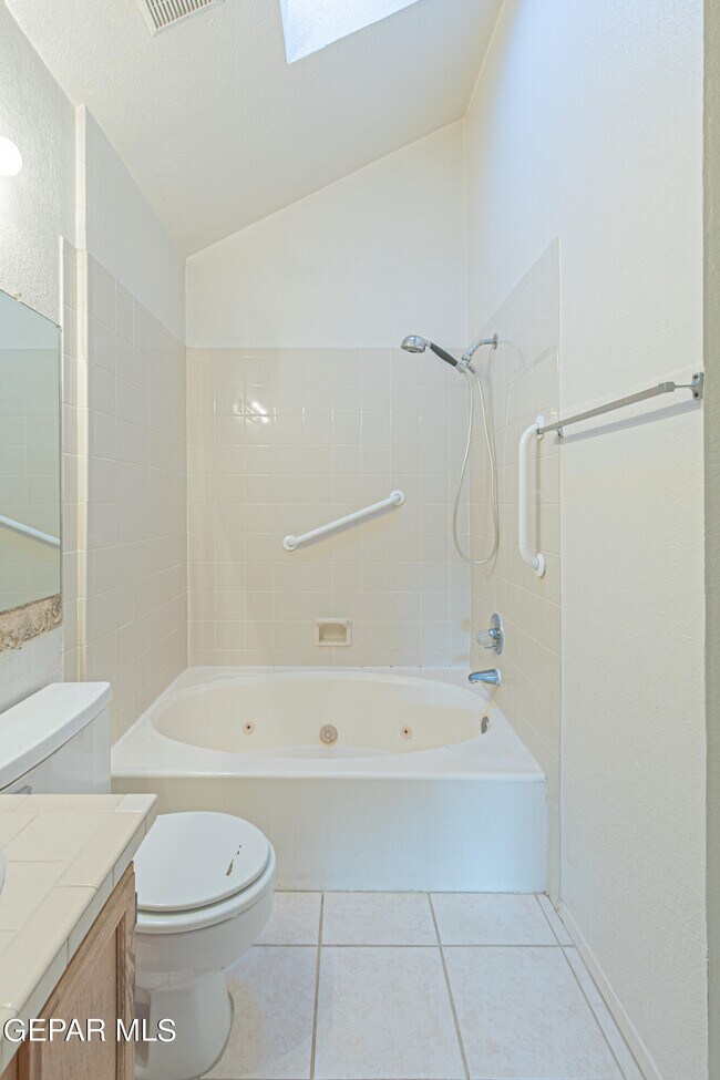 Building Photo - 801 Derrickson Dr