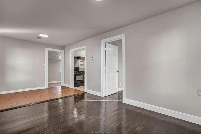 Building Photo - 2707 Cliff St