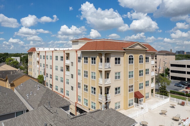 Building Photo - Serento Condominium