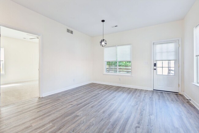 Building Photo - 317 Cottonwood Ave