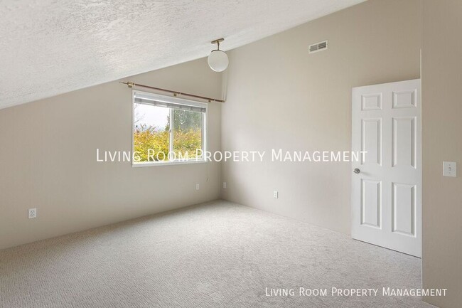 Building Photo - 12233 SE River Rd