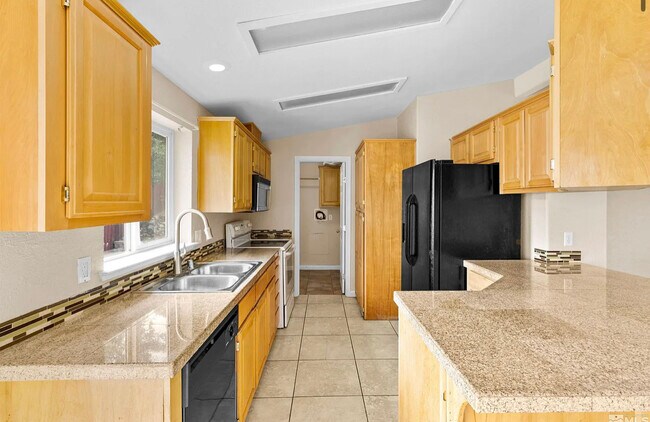 Building Photo - 101 Platinum Pointe Way