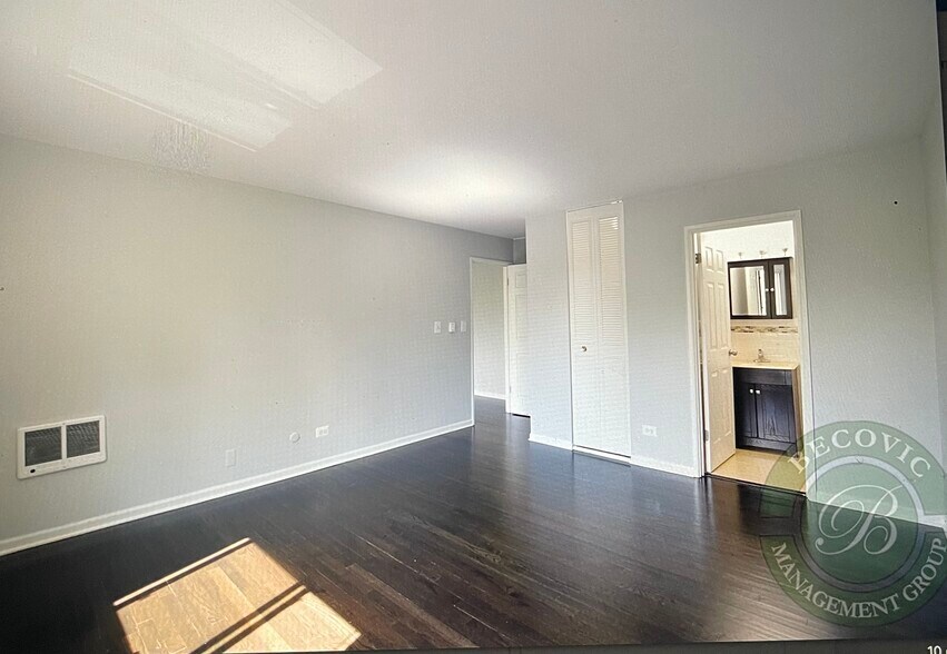 Building Photo - 7541 N Winchester Ave