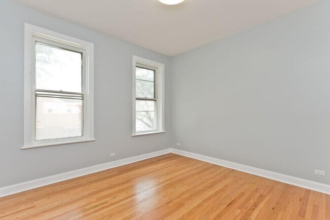 Building Photo - 3 bedroom in Chicago IL 60647