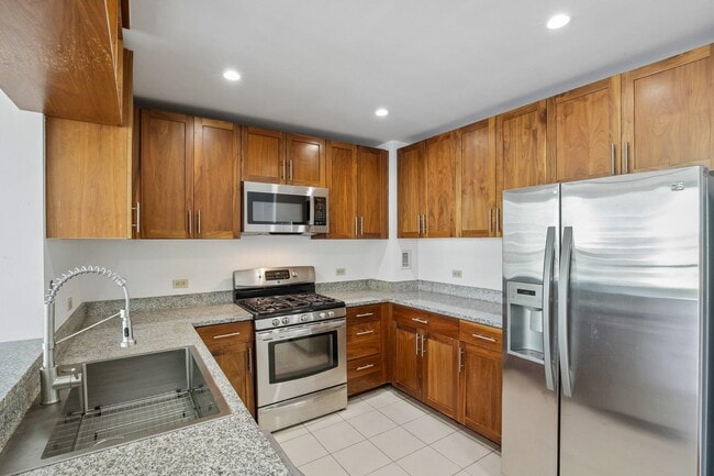 Building Photo - 20 Newport Pkwy