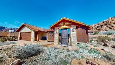 Building Photo - Luxurious and comfortable living experience