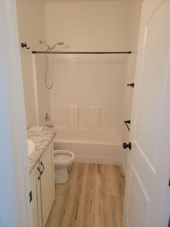 Building Photo - 4 Bedroom St. George Home with Bonus Room....