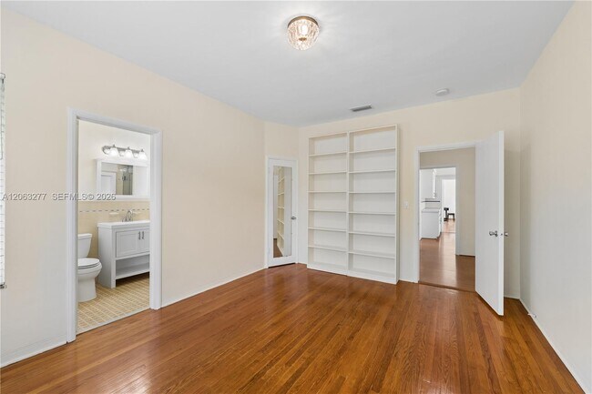 Building Photo - 2514 Granada Blvd