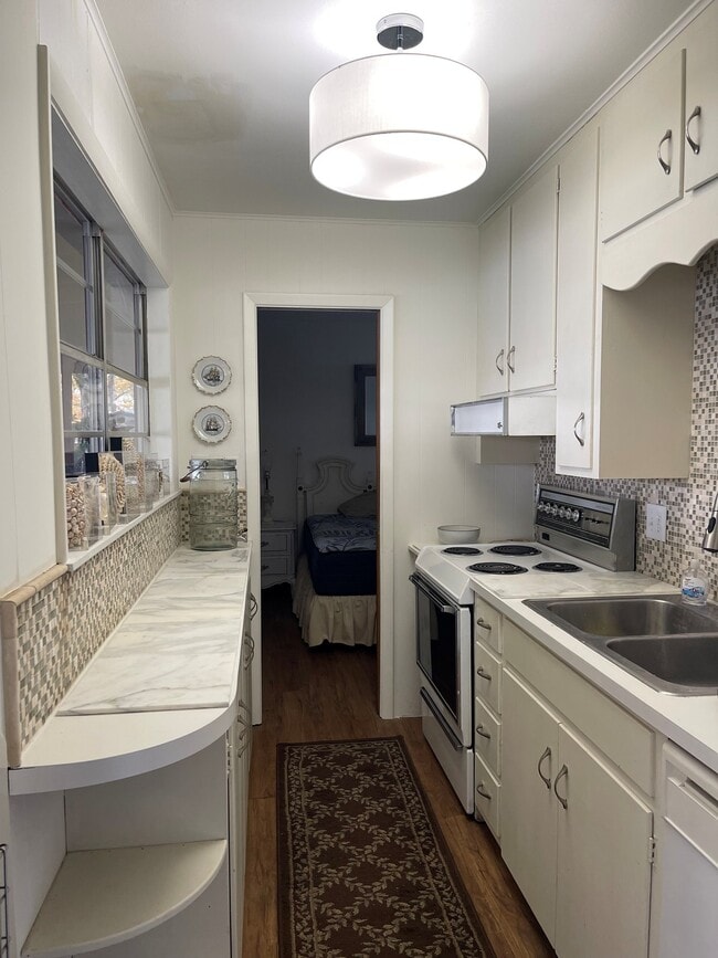Building Photo - 3Bed 2Bath Furnished Lk