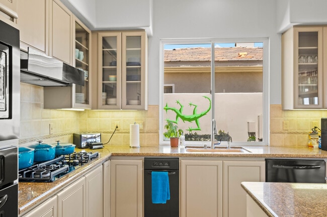 Building Photo - 872 Mission Creek Dr