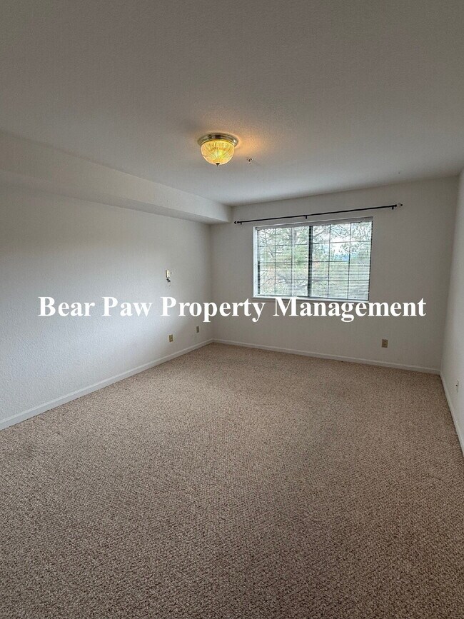 Building Photo - Beautiful Condo for Senior Living in North Evergreen!!