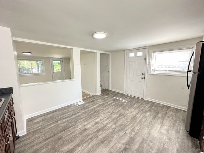 Building Photo - 411 Sapphire Way