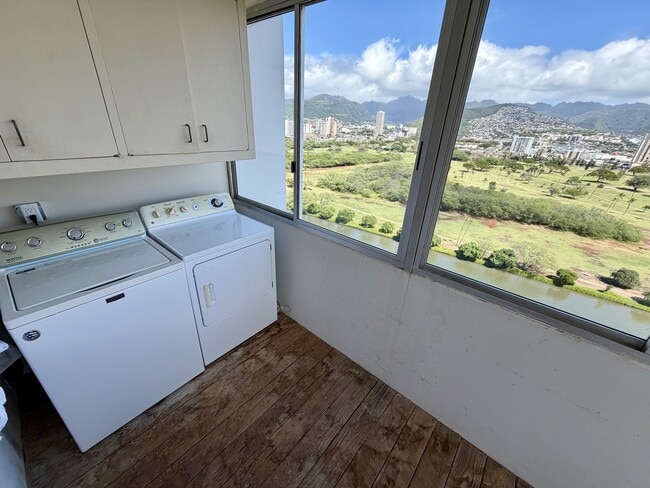 Building Photo - 2421 Ala Wai Blvd