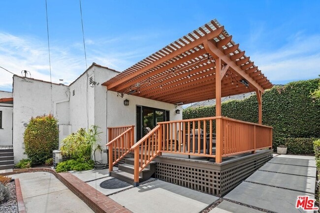 Building Photo - 6111 W 75th St