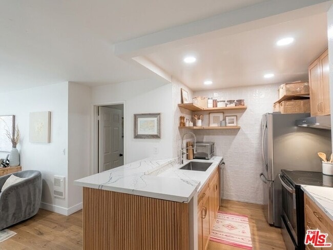 Building Photo - 7765 W 91st St
