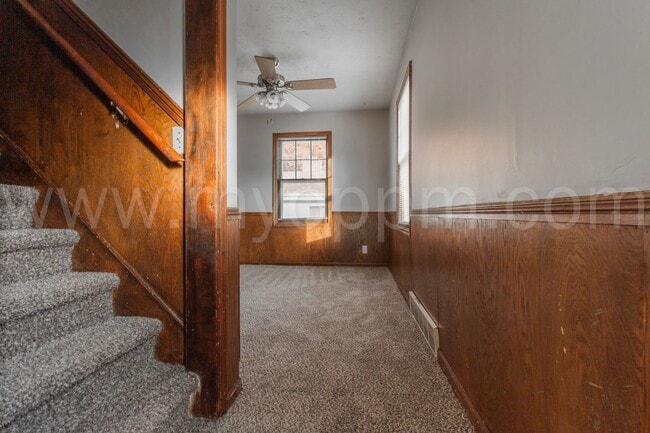 Building Photo - 3 Bedroom / 1.5 Bathroom Home | 60th & Center