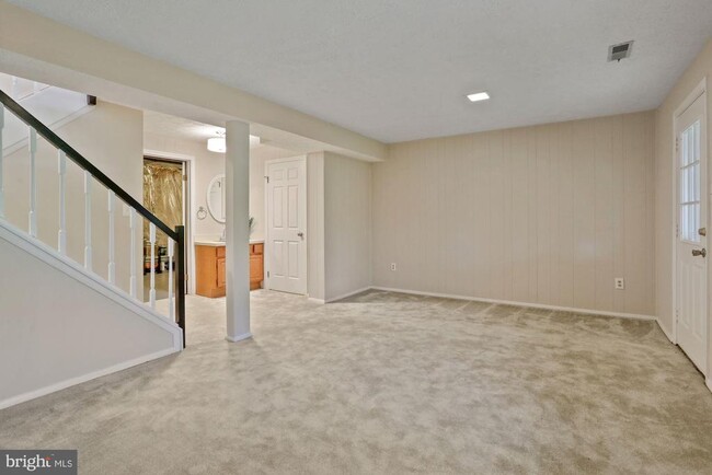 Building Photo - 2051 Gervais Dr