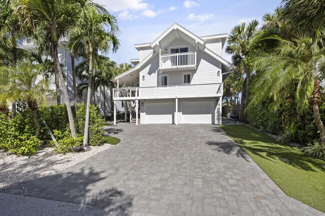 Building Photo - 207 Elsa Rd