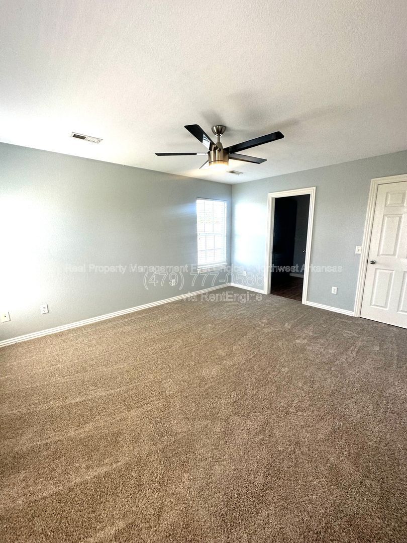 Building Photo - 3705 SW Hansom Loop