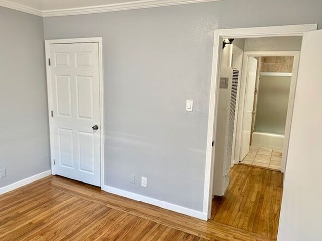 Building Photo - Great 3 bed 1.5 bath House with Garage in ...