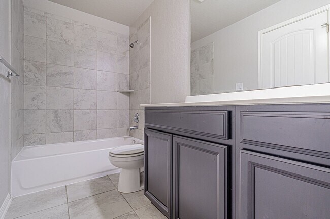 Building Photo - GORGEOUS 4BR 2.5 BATH WITH LOTS OF NEIGHBORHOOD AMENITIES! Available August 7th!