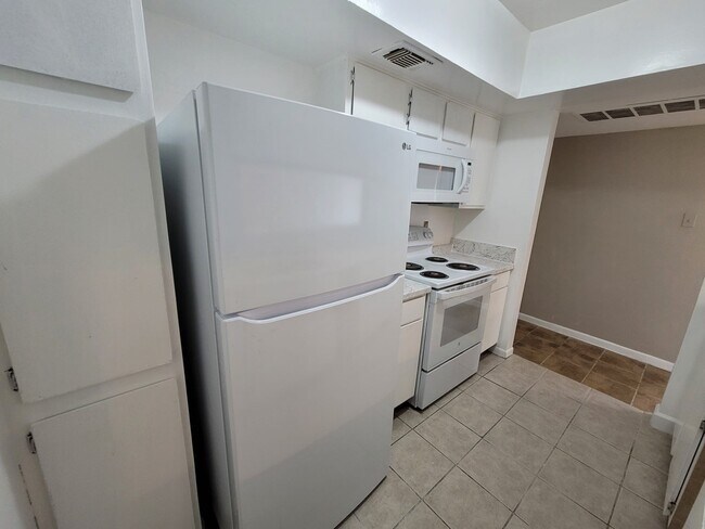 Building Photo - 2814 S Bartell Dr