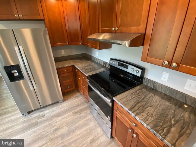 Building Photo - 2605 Maple Ave