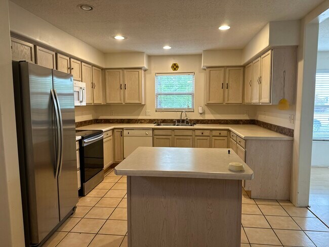 Building Photo - 6464 Valentine Way