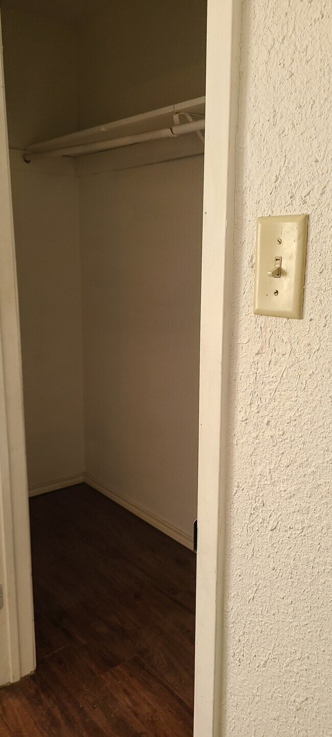 Building Photo - 1106 Verde Dr