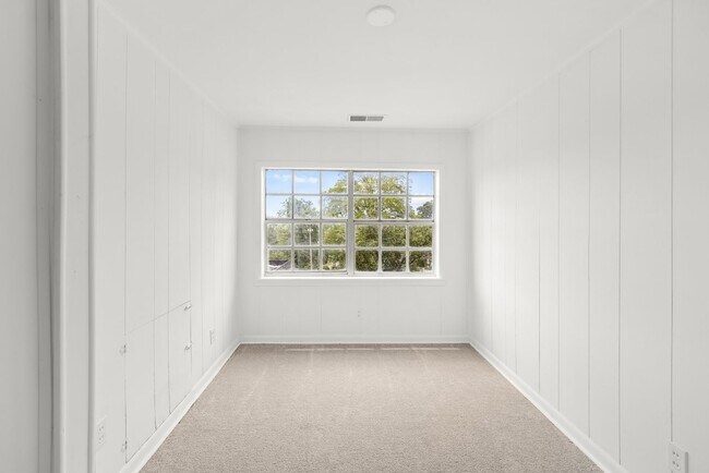 Building Photo - Charming 4 Bedroom, 2 Bathroom house