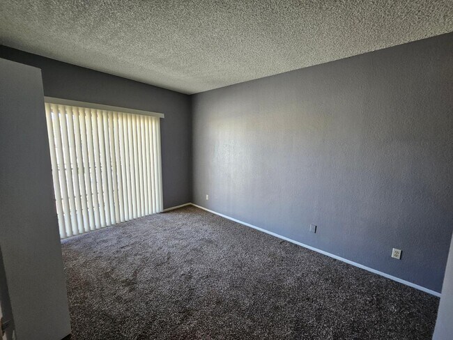 Building Photo - 2801 E Monte Cristo Ave