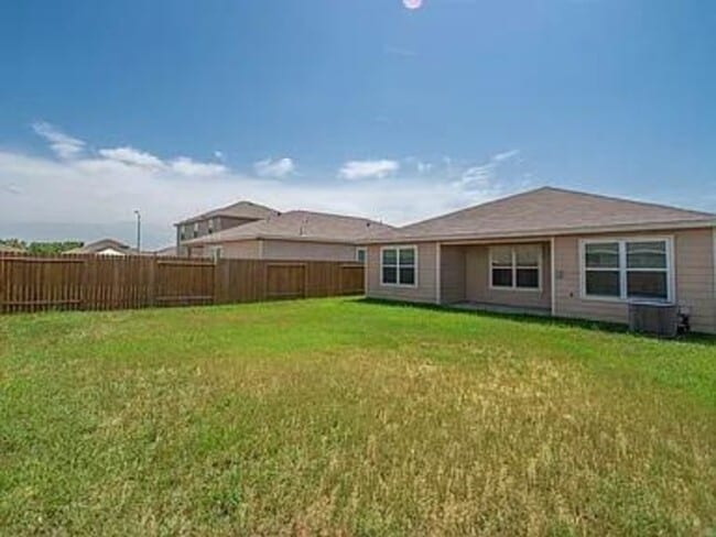 Building Photo - 976 Lake View Cir W