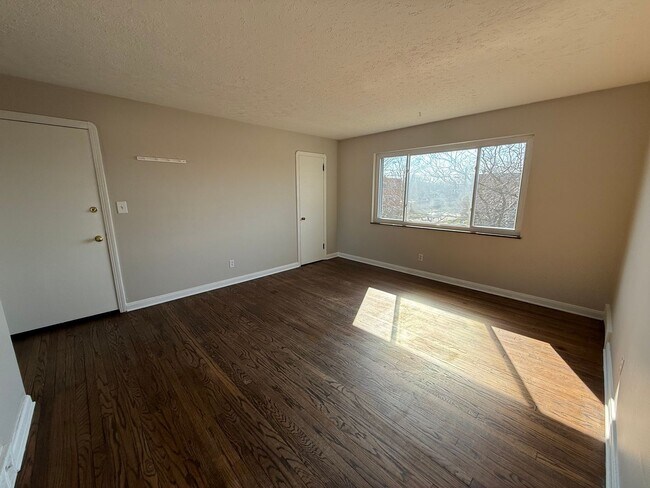 Building Photo - 4101 Ridge Rd