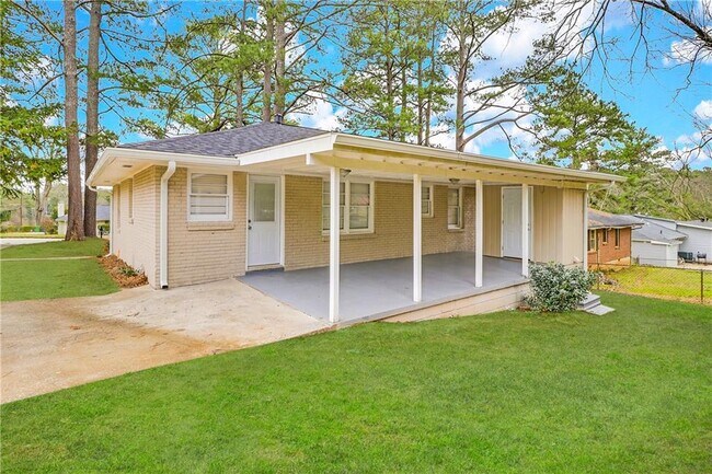Building Photo - 2407 Baywood Dr SE