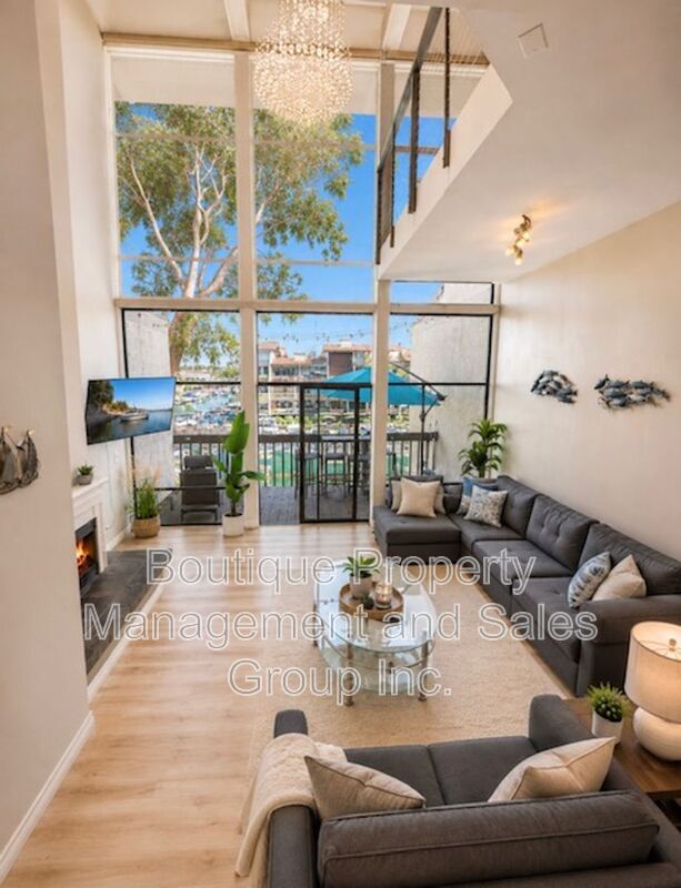 Building Photo - 7334 Marina Pacifica Dr N