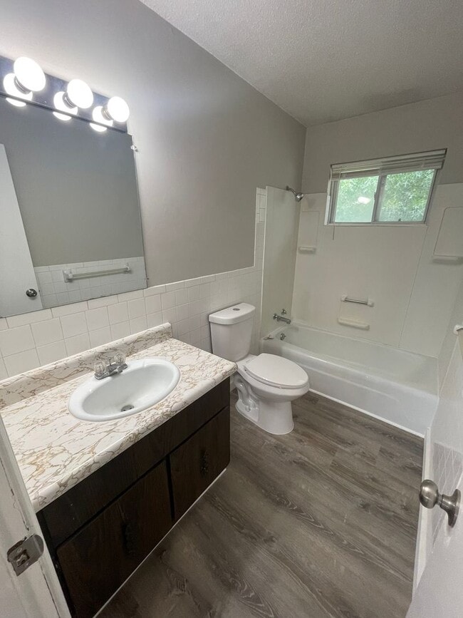 Building Photo - 2924 Leeway Dr