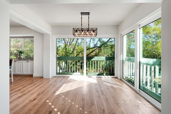 Building Photo - 858 Hudson Ave